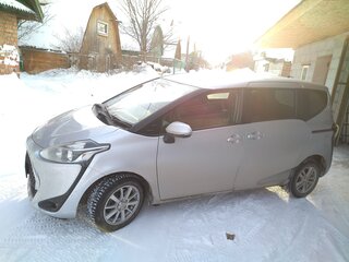 2020 Toyota Sienta II Рестайлинг, серебристый, 1650000 рублей, вид 5