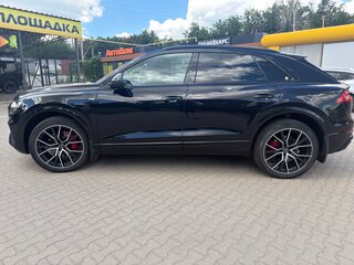 2021 Audi Q8 55 TFSI I (4M), чёрный, 6600000 рублей, вид 4