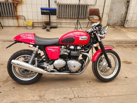 2008 Triumph Thruxton, красный, 550000 рублей, вид 3
