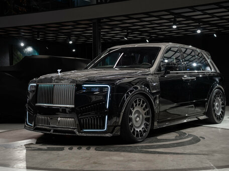 2025 Rolls-Royce Cullinan Black Badge I Рестайлинг (Series II), чёрный, 190000000 рублей, вид 2