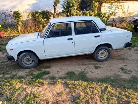2004 Lada (ВАЗ) 2107, белый, 130000 рублей - вид 2