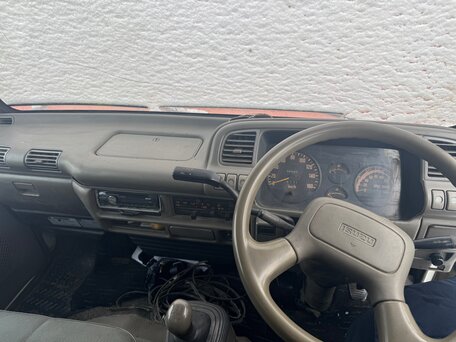 1996 Isuzu Elf (N-series), белый, 950000 рублей, вид 2