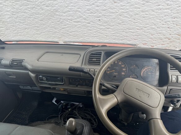 1996 Isuzu Elf (N-series), белый, 950000 рублей - вид 1