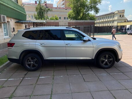 2018 Volkswagen Teramont I, серебристый, 2800000 рублей, вид 2