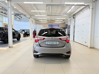 2017 Toyota Vitz III (XP130) Рестайлинг, серый, 1119000 рублей, вид 5