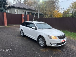2017 Skoda Octavia III (A7), белый, 1650000 рублей, вид 4