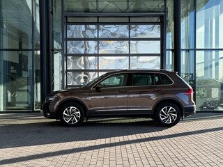 2018 Volkswagen Tiguan II, коричневый, 2125000 рублей, вид 4