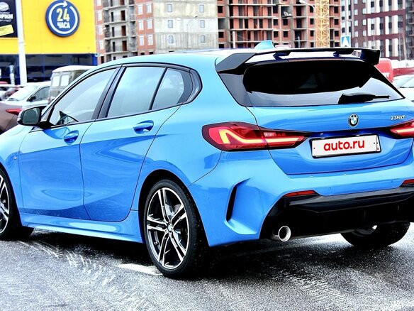 2020 BMW 1 серии 118d III (F40), синий, 3050000 рублей - вид 5