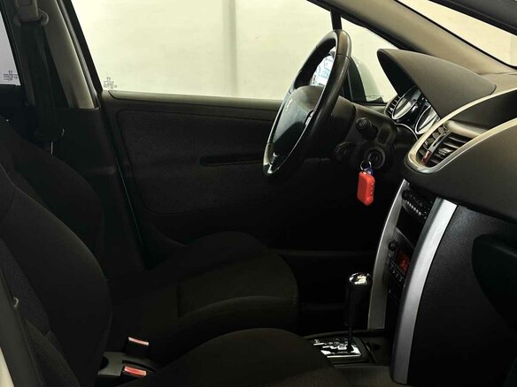 2008 Peugeot 207 I, белый, 390000 рублей - вид 10