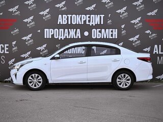 2021 Kia Rio IV Рестайлинг, белый, 1125000 рублей, вид 4