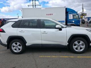 2020 Toyota RAV4 V (XA50), белый, 3250000 рублей, вид 4