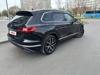 2021 Volkswagen Touareg III, чёрный, 6990000 рублей, вид 5