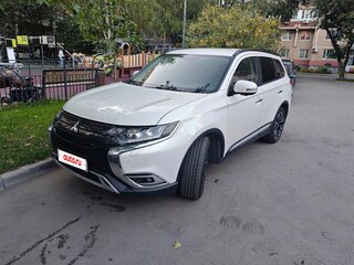 2022 Mitsubishi Outlander III Рестайлинг 3, белый, 2700000 рублей, вид 1