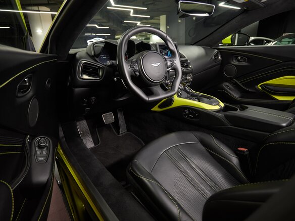 2018 Aston Martin V8 Vantage IV, зелёный - вид 27
