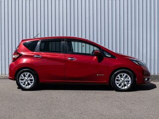 2018 Nissan Note e-Power II Рестайлинг, красный, 1299000 рублей, вид 5