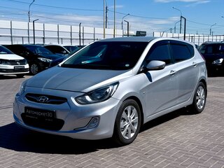 2011 Hyundai Solaris I, серебристый, 789990 рублей, вид 3