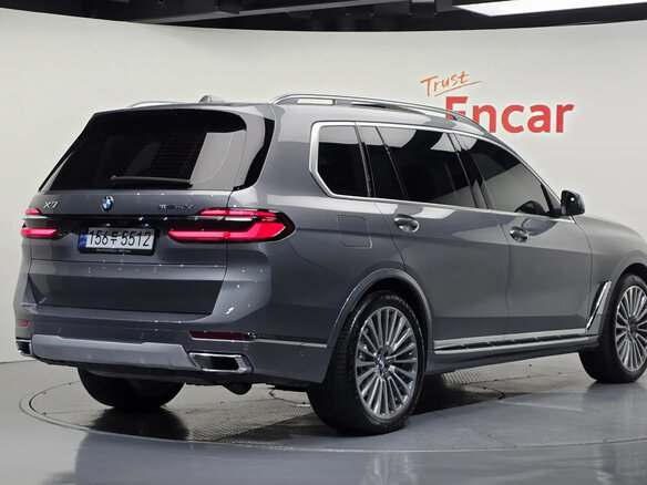 2023 BMW X7 40d I (G07) Рестайлинг, серебристый, 11630000 рублей - вид 2