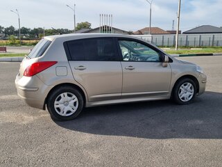2010 Nissan Tiida I Рестайлинг, коричневый, 620000 рублей, вид 5