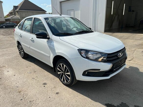 2026 Lada (ВАЗ) Granta I Рестайлинг, белый - вид 2