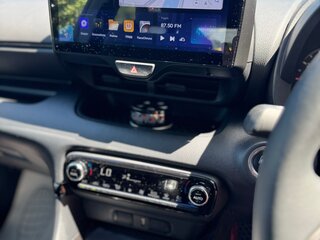 2020 Toyota Yaris IV, белый, 2475000 рублей, вид 3