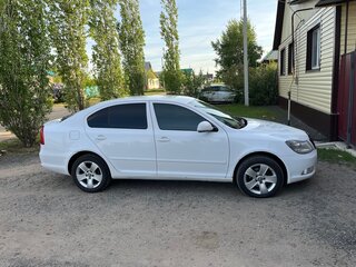 2013 Skoda Octavia II (A5) Рестайлинг, белый, 1000000 рублей, вид 2