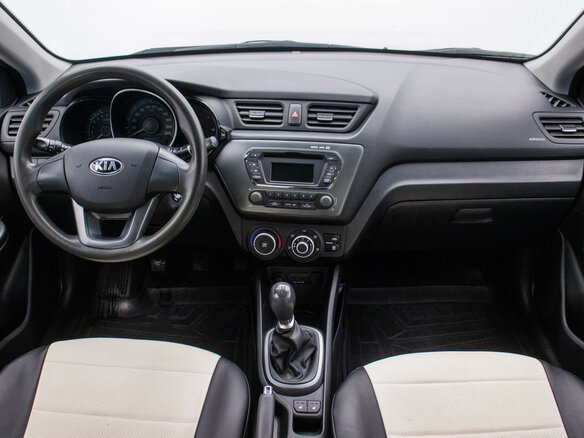 2013 Kia Rio 5-speed III, бежевый - вид 12