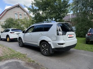 2010 Mitsubishi Outlander II Рестайлинг, белый, 555555 рублей, вид 4