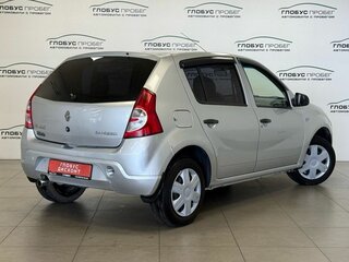 2014 Renault Sandero I, серебристый, 380000 рублей, вид 2