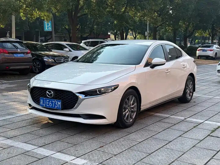 Открыть фотографии: Mazda 3 IV (BP)
