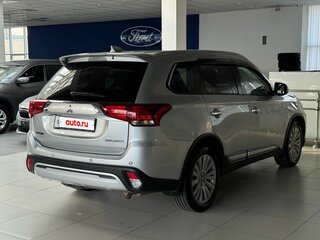 2018 Mitsubishi Outlander III Рестайлинг 3, серебристый, 2290000 рублей, вид 4