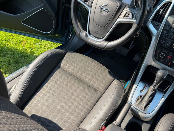 2013 Opel Astra GTC J Рестайлинг, голубой, 1150000 рублей - вид 3