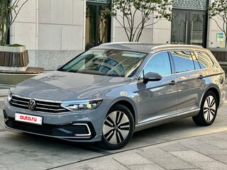 2023 Volkswagen Passat GTE B8 Рестайлинг, серебристый, 2000000 рублей, вид 1