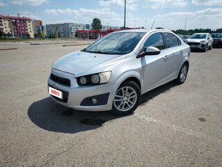 2013 Chevrolet Aveo II, серебристый, 570000 рублей, вид 1