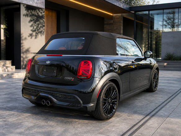 2024 Mini Cabrio Cooper S III Рестайлинг 2, чёрный, 2500000 рублей - вид 3