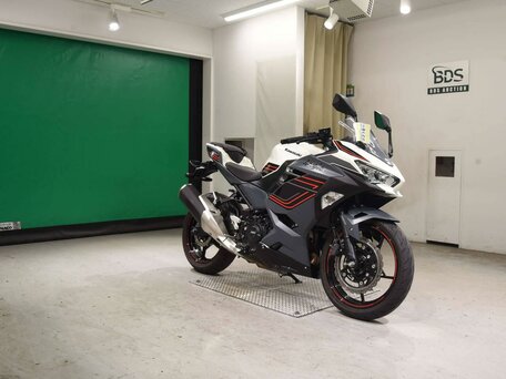 2024 Kawasaki Ninja 400, белый, 707000 рублей, вид 3