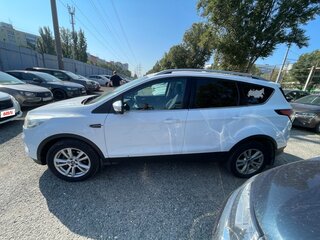 2017 Ford Kuga II Рестайлинг, белый, 1350000 рублей, вид 4