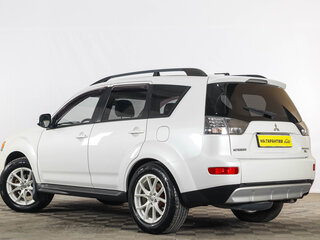 2012 Mitsubishi Outlander II Рестайлинг, белый, 899000 рублей, вид 4