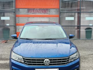 2016 Volkswagen Passat (North America and China) I Рестайлинг, синий, 1600000 рублей, вид 1