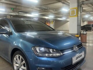 2014 Volkswagen Golf VII, синий, 1299000 рублей, вид 1