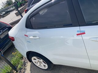 2015 Kia Rio III Рестайлинг, белый, 550000 рублей, вид 5