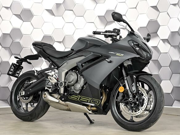 2024 Triumph Daytona 660, чёрный