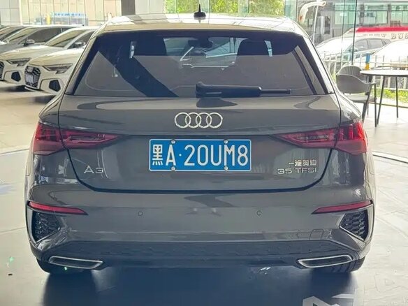 2022 Audi A3 Sportback 35 TFSI IV (8Y), серый, 1970003 рублей - вид 2