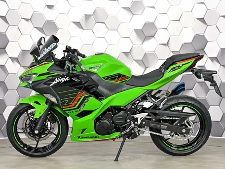 2024 Kawasaki Ninja 400, зелёный, 677000 рублей, вид 4