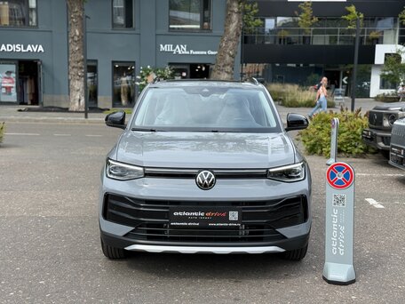 2026 Volkswagen Tharu XR, серебристый, 2240000 рублей, вид 2