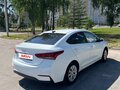 2017 Hyundai Solaris II, белый, 699000 рублей - вид 3