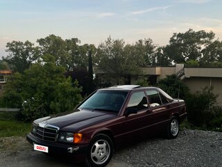 1992 Mercedes-Benz 190 (W201), красный, 400000 рублей, вид 1