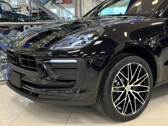 2025 Porsche Macan I Рестайлинг 2, чёрный, 11495000 рублей - вид 4