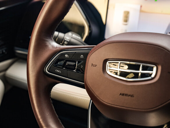 2023 Geely Monjaro I, чёрный, 3099777 рублей - вид 26