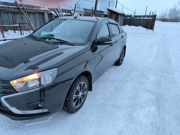 2018 Lada (ВАЗ) Vesta I, чёрный, 940000 рублей