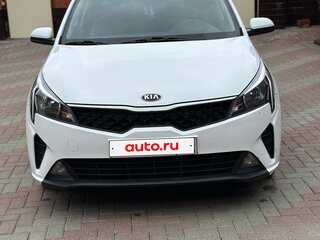 2021 Kia Rio IV Рестайлинг, белый, 1450000 рублей, вид 3
